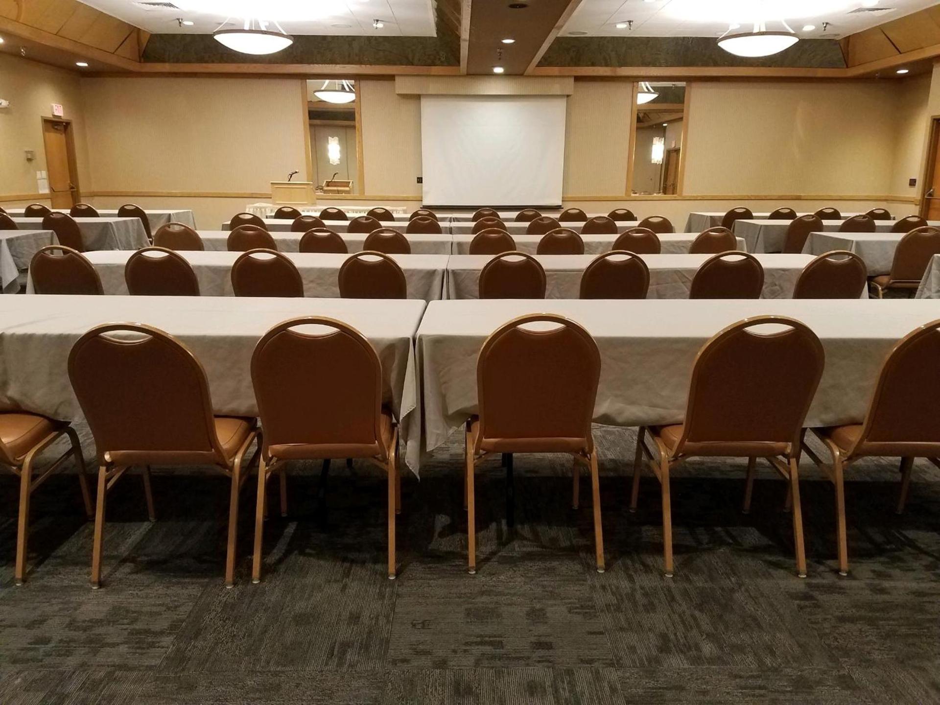 Crossroads Hotel and Huron Event Center photo 20