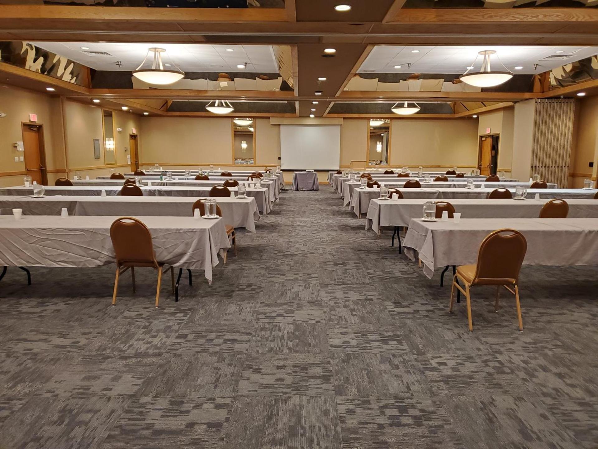 Crossroads Hotel and Huron Event Center photo 19