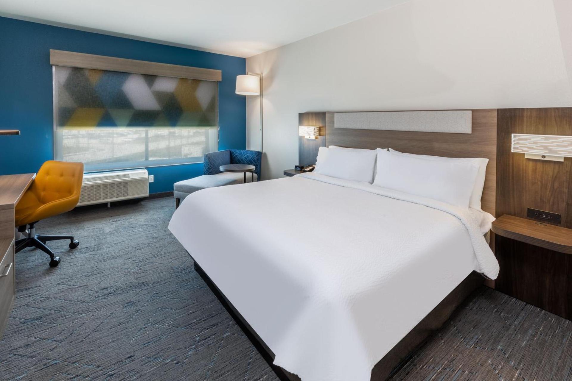 Holiday Inn Express & Suites - Houston SW - Rosenberg by IHG photo 6