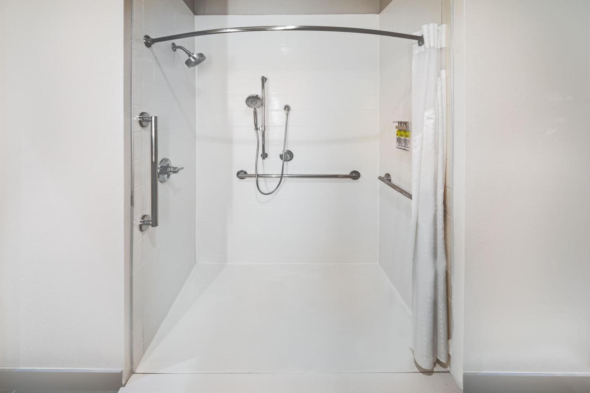Holiday Inn Express & Suites - Houston SW - Rosenberg by IHG photo 22