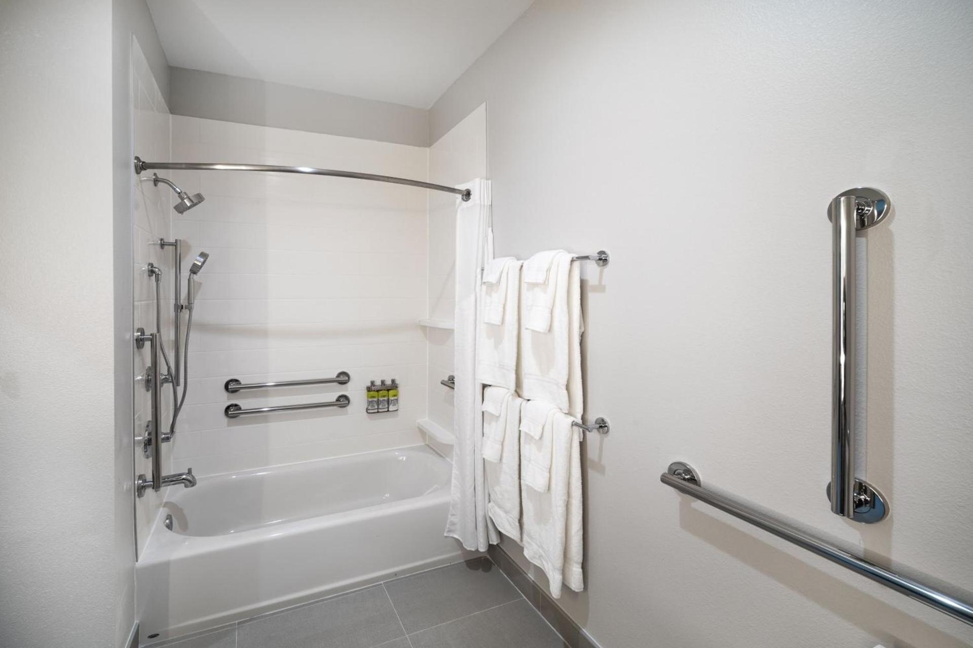 Holiday Inn Express & Suites - Houston SW - Rosenberg by IHG photo 7