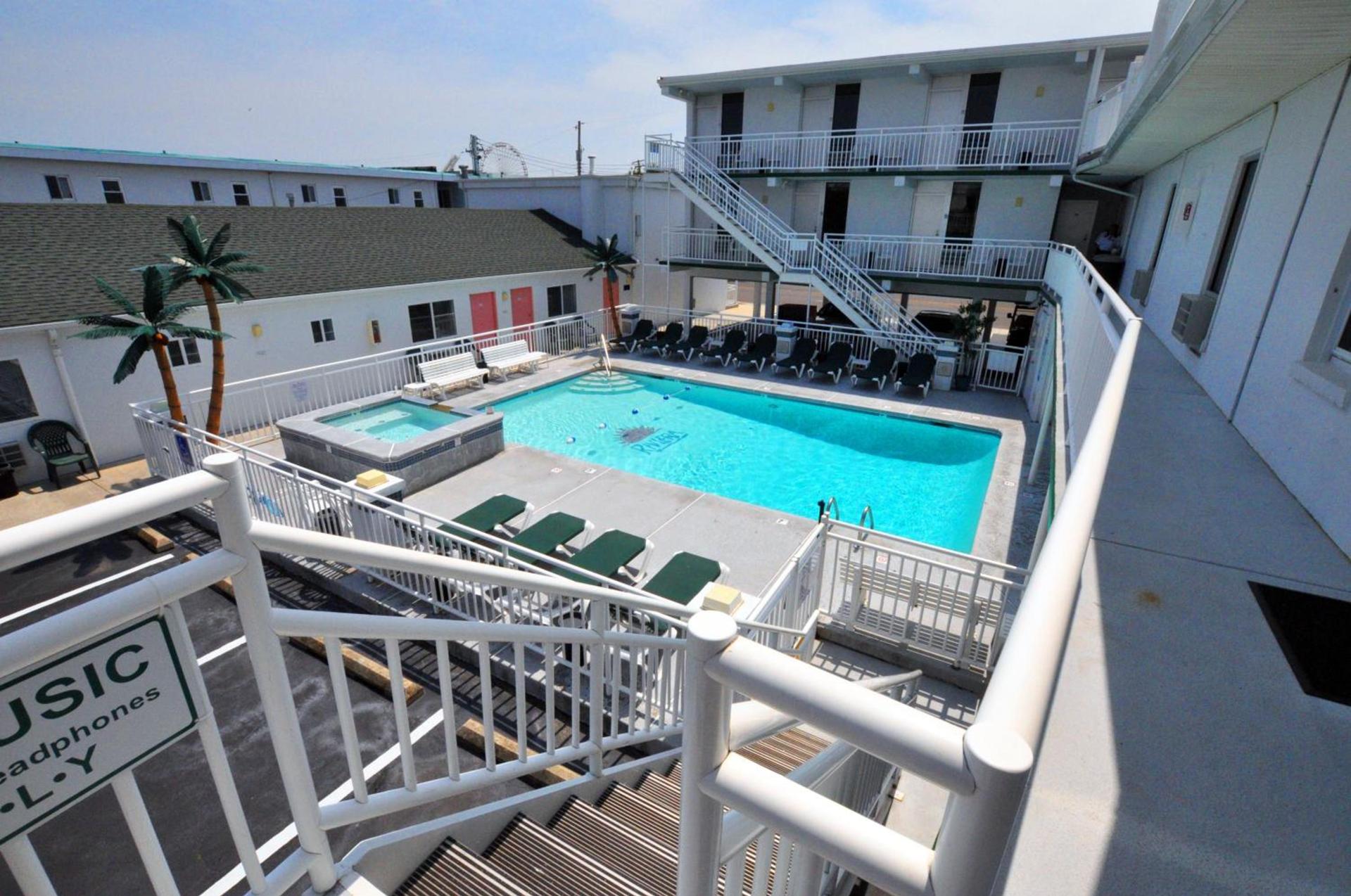 Riviera Resort & Suites photo 4