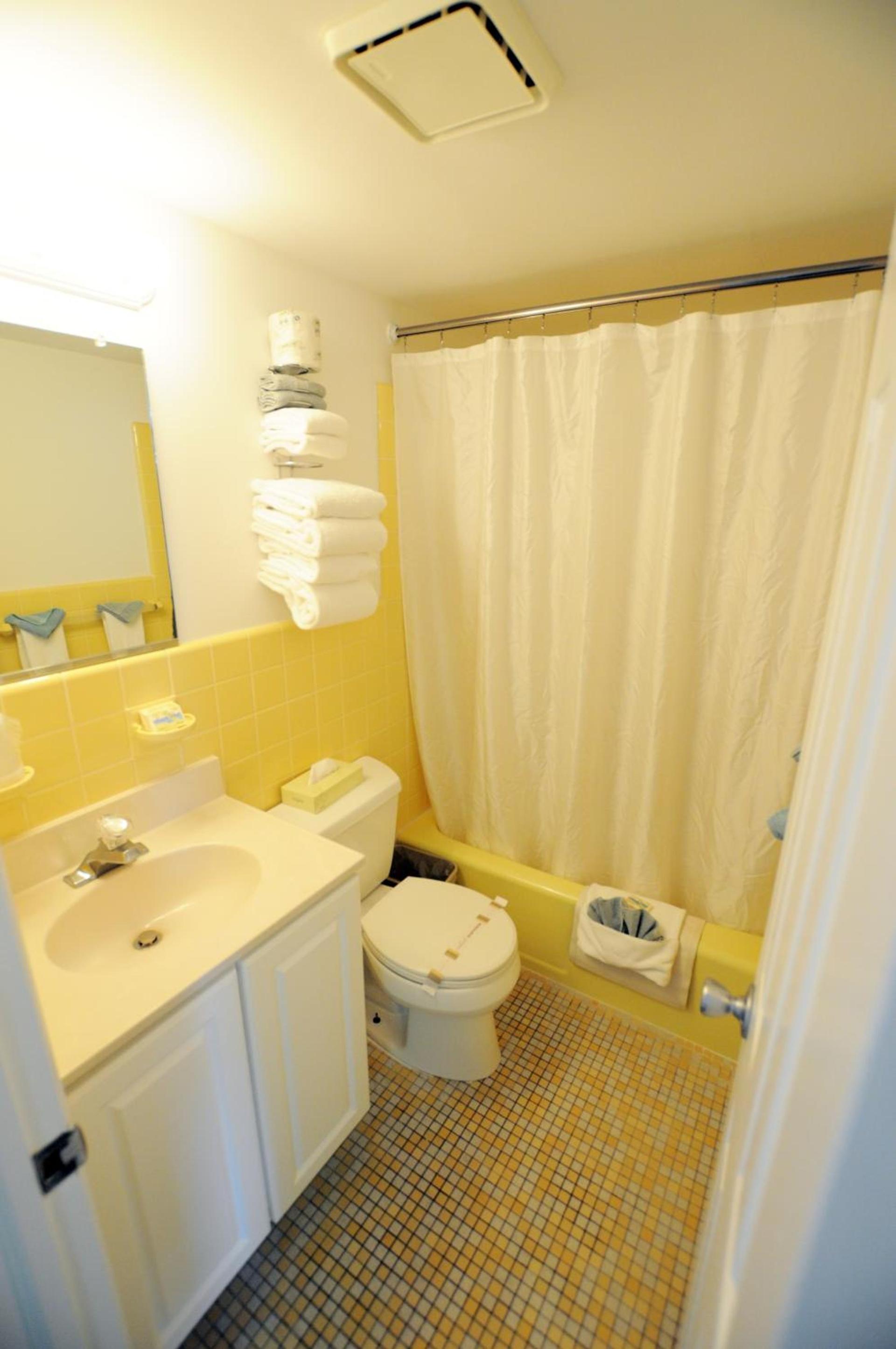Riviera Resort & Suites photo 19