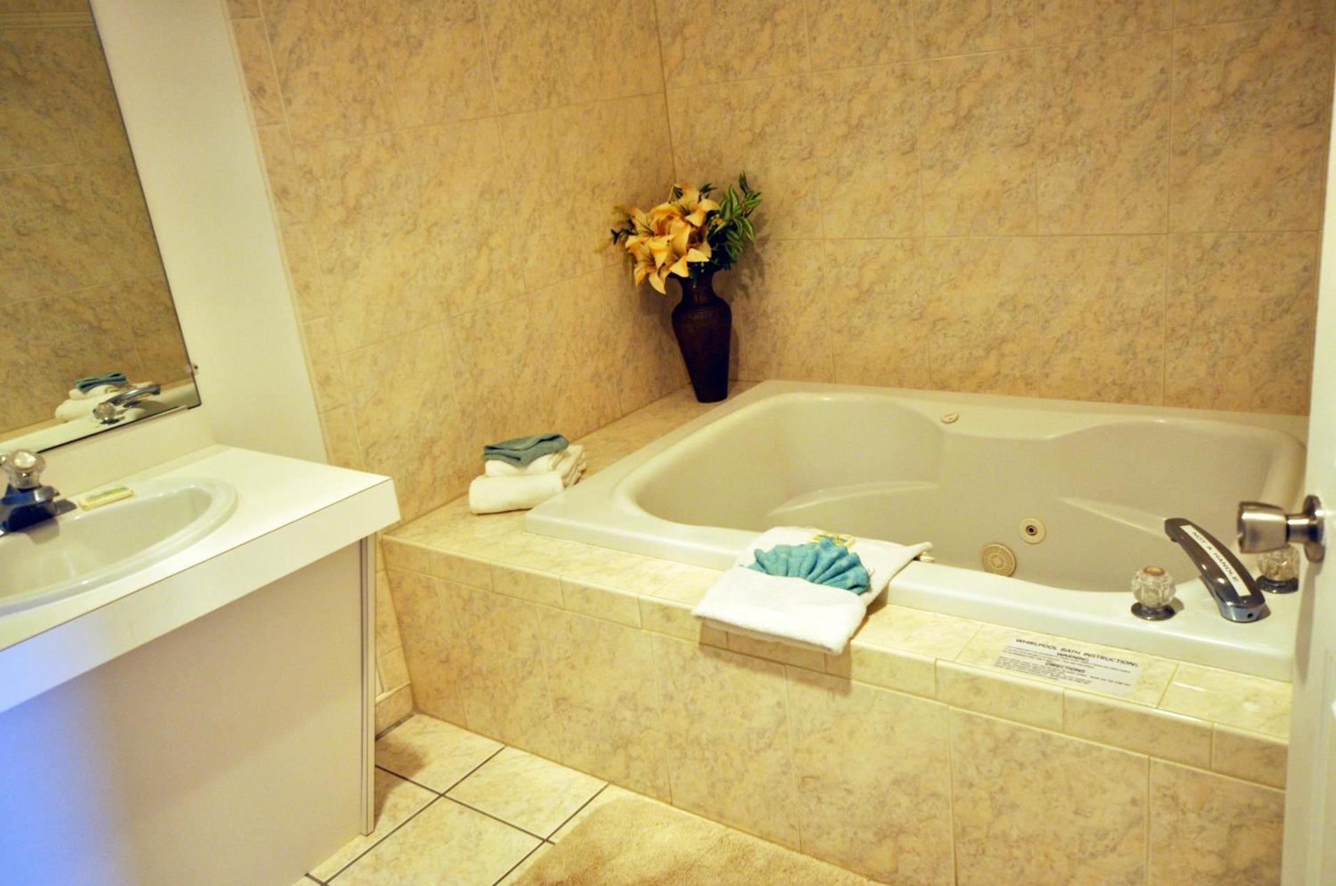 Riviera Resort & Suites photo 21