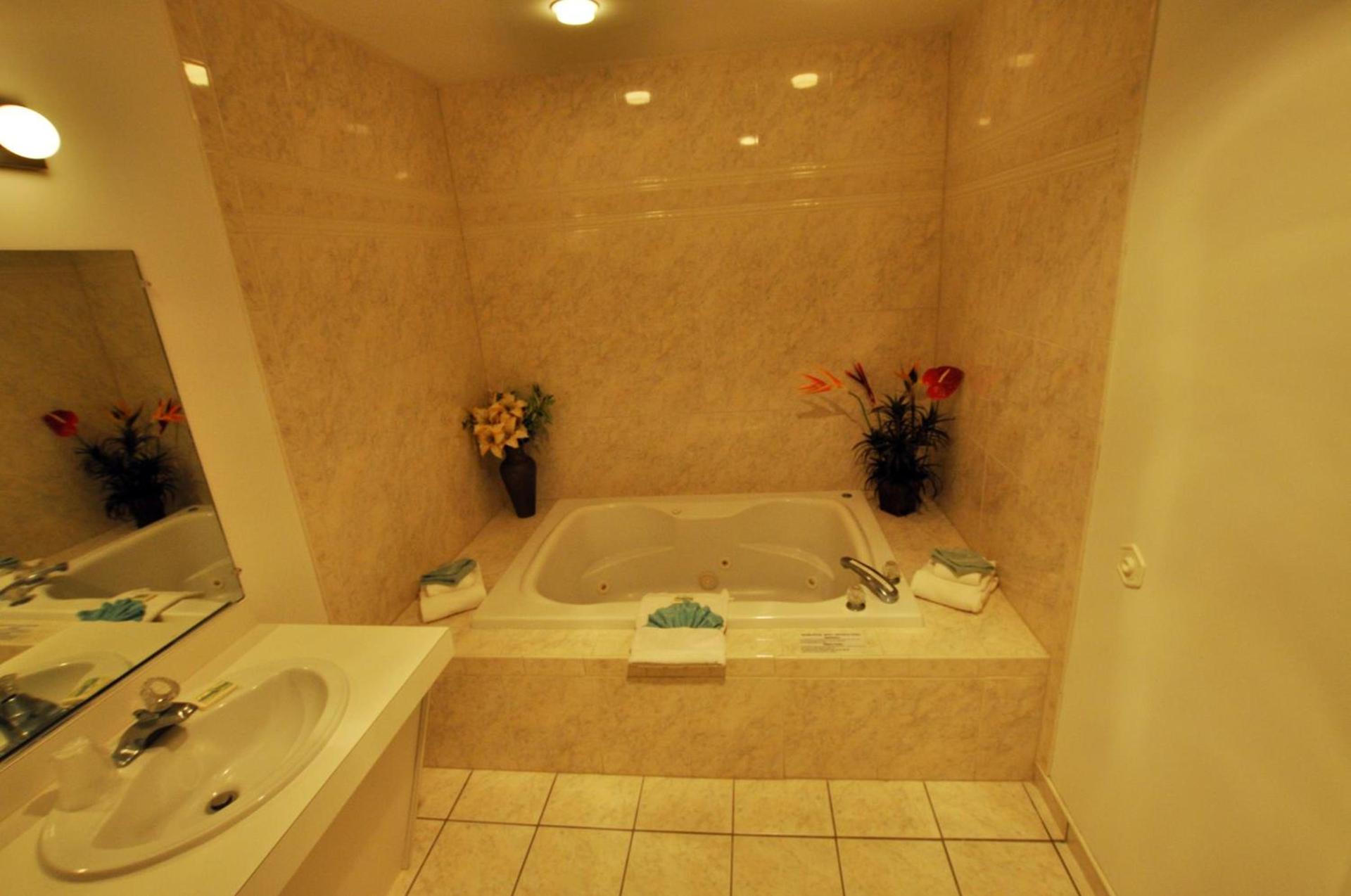 Riviera Resort & Suites photo 22