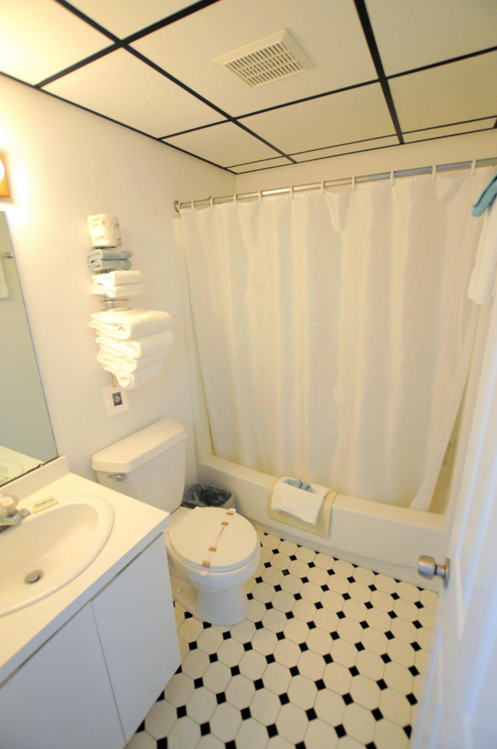 Riviera Resort & Suites photo 29