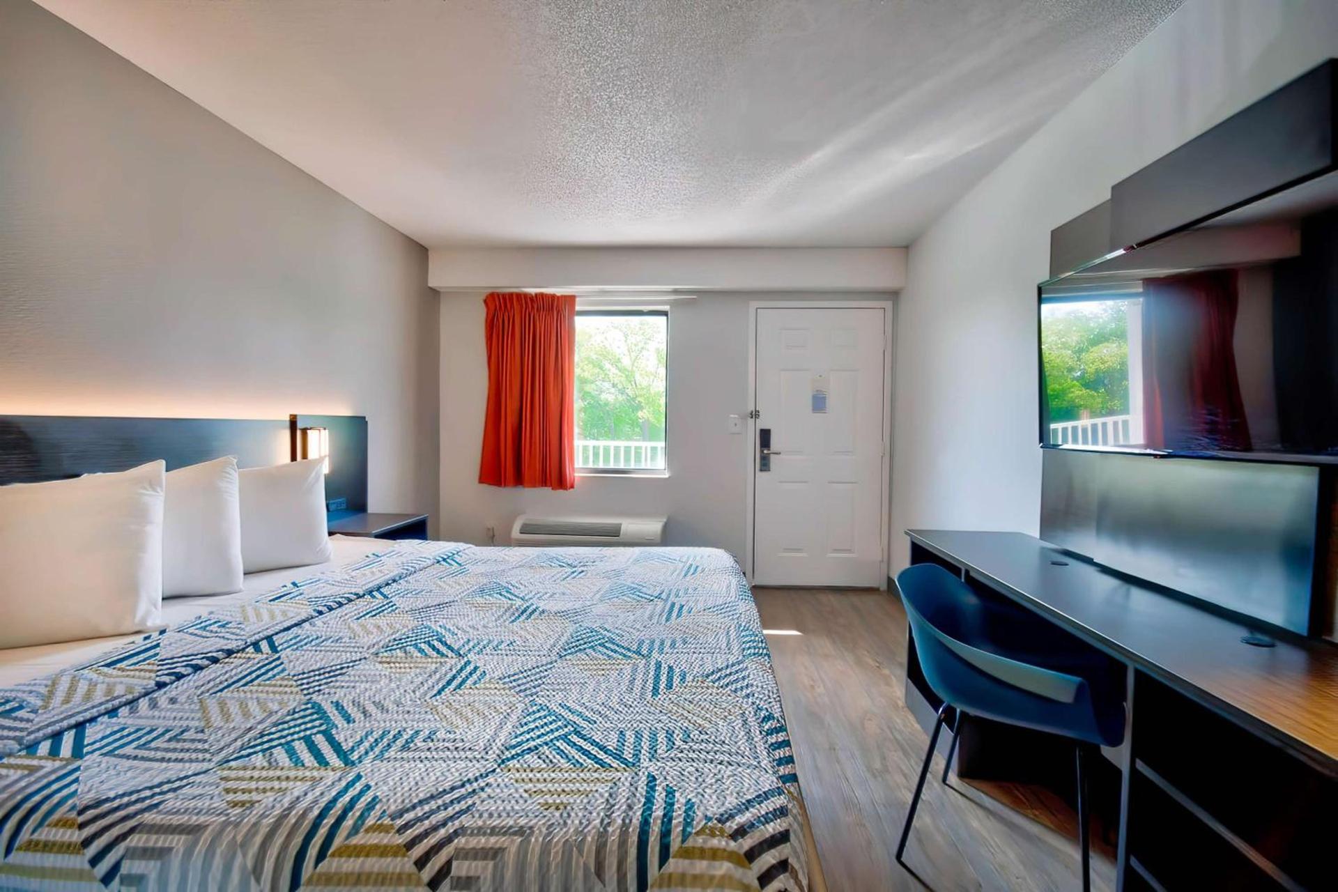 Motel 6-Warren, MI - Detroit East photo 10