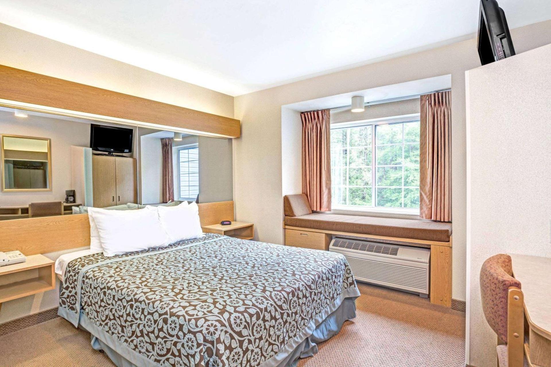 Days Inn by Wyndham Sturbridge photo 3