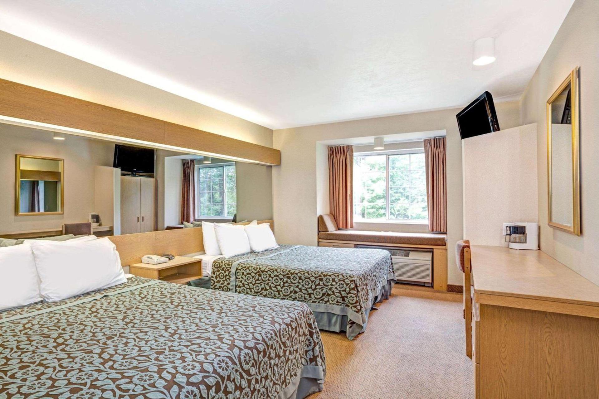 Days Inn by Wyndham Sturbridge photo 2