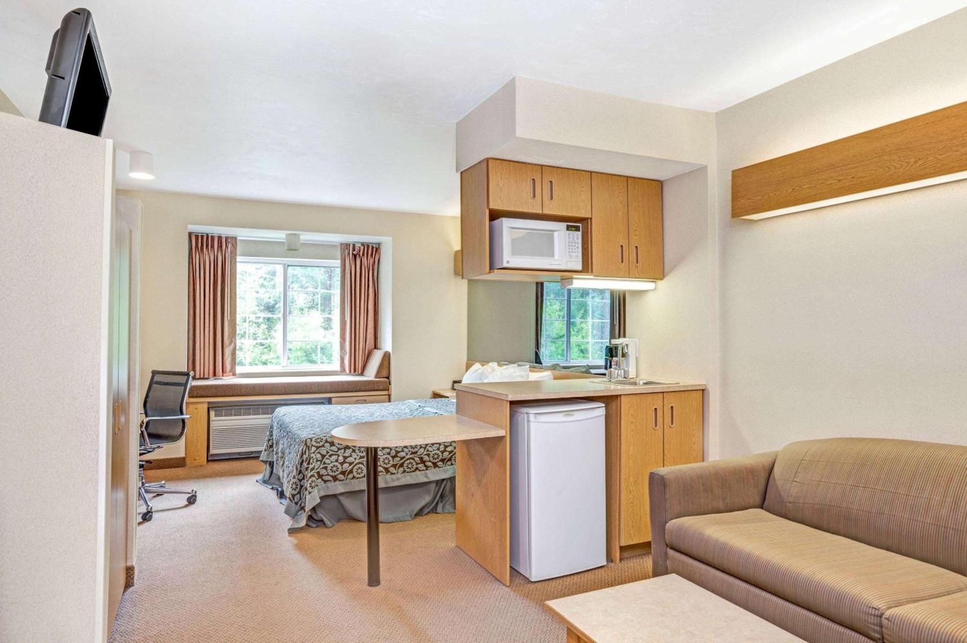 Days Inn by Wyndham Sturbridge photo 5