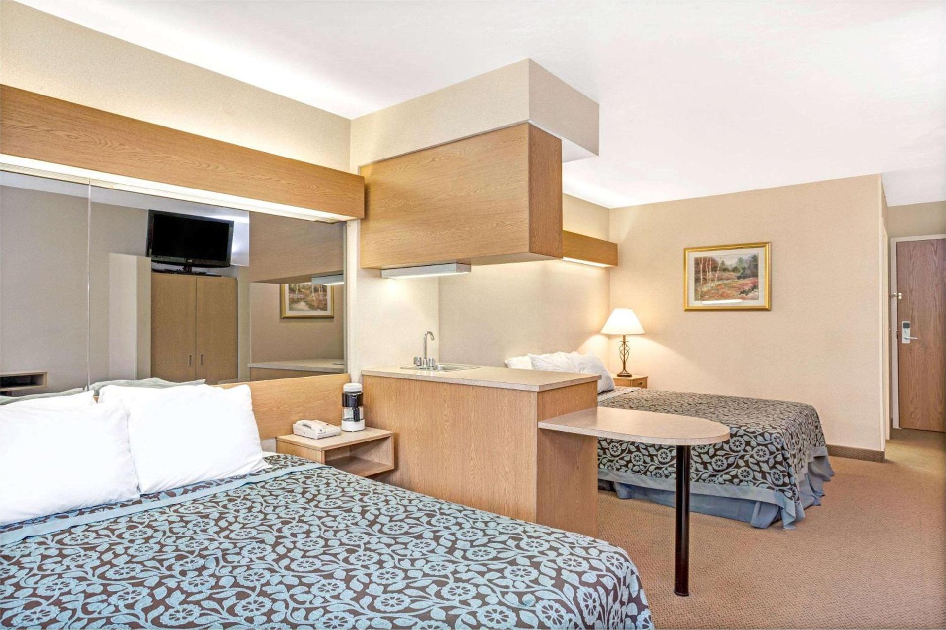Days Inn by Wyndham Sturbridge photo 14
