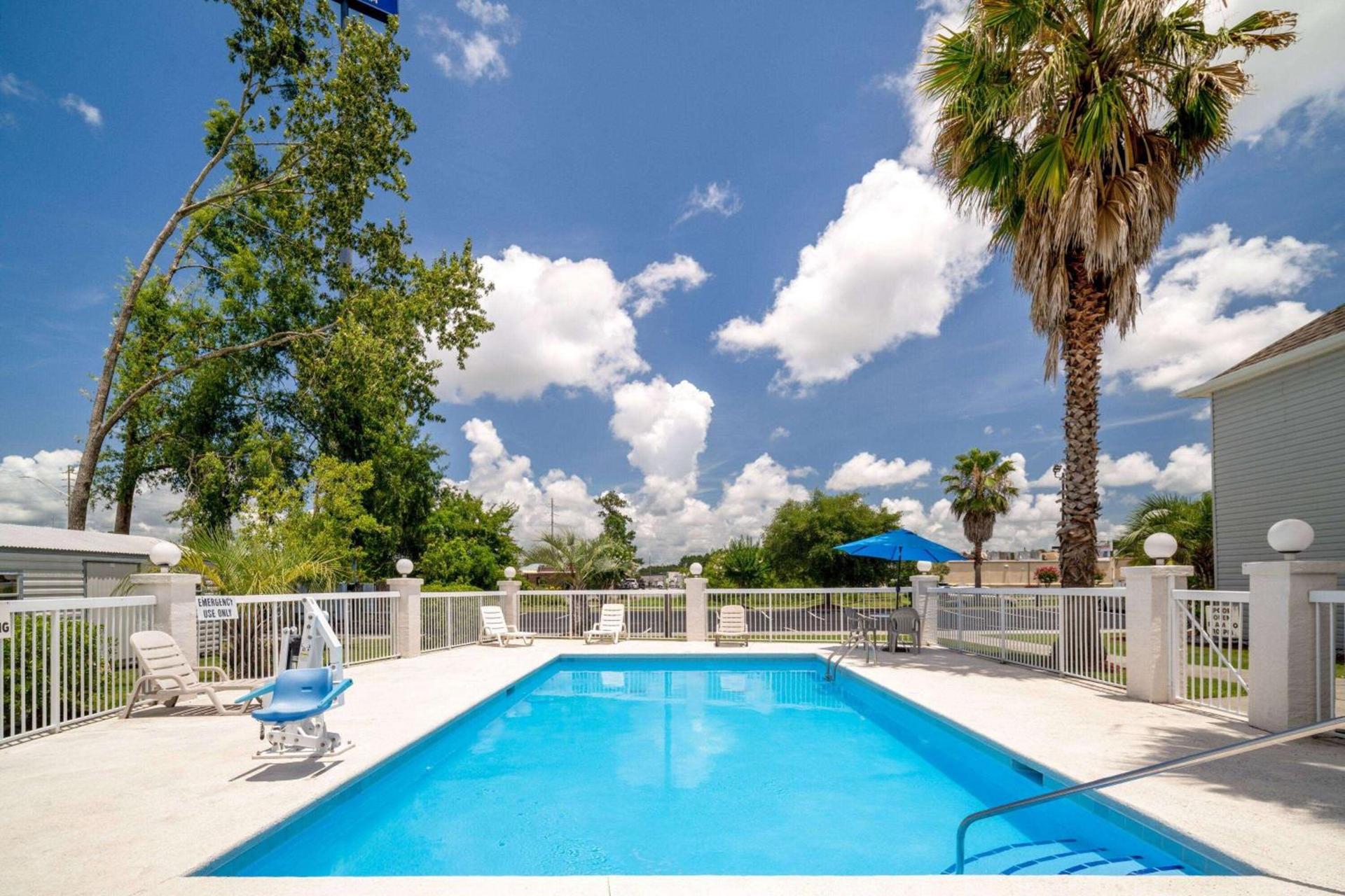 Microtel Inn & Suites by Wyndham Savannah/Pooler photo 2