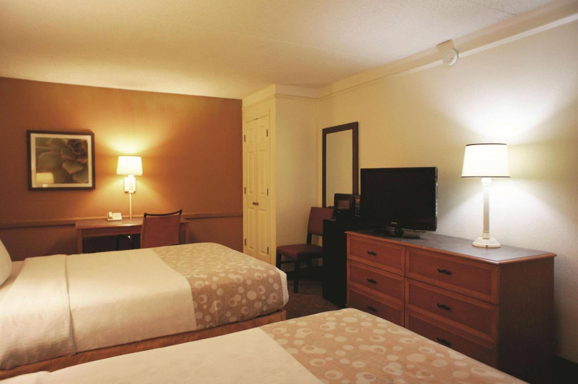 Econo Lodge Augusta North - Washington Road photo 3