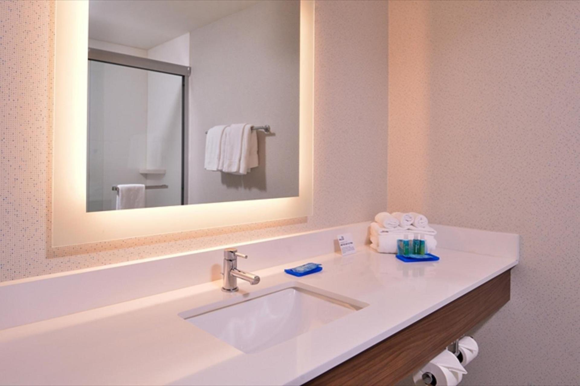 Holiday Inn Express & Suites Albany by IHG photo 22
