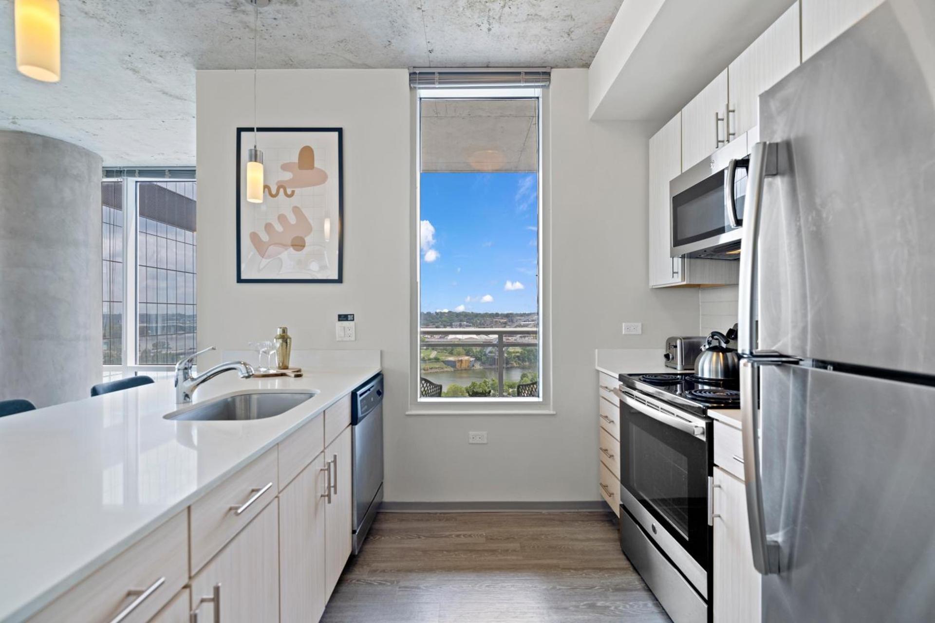 Placemakr Premier SoBro photo 27