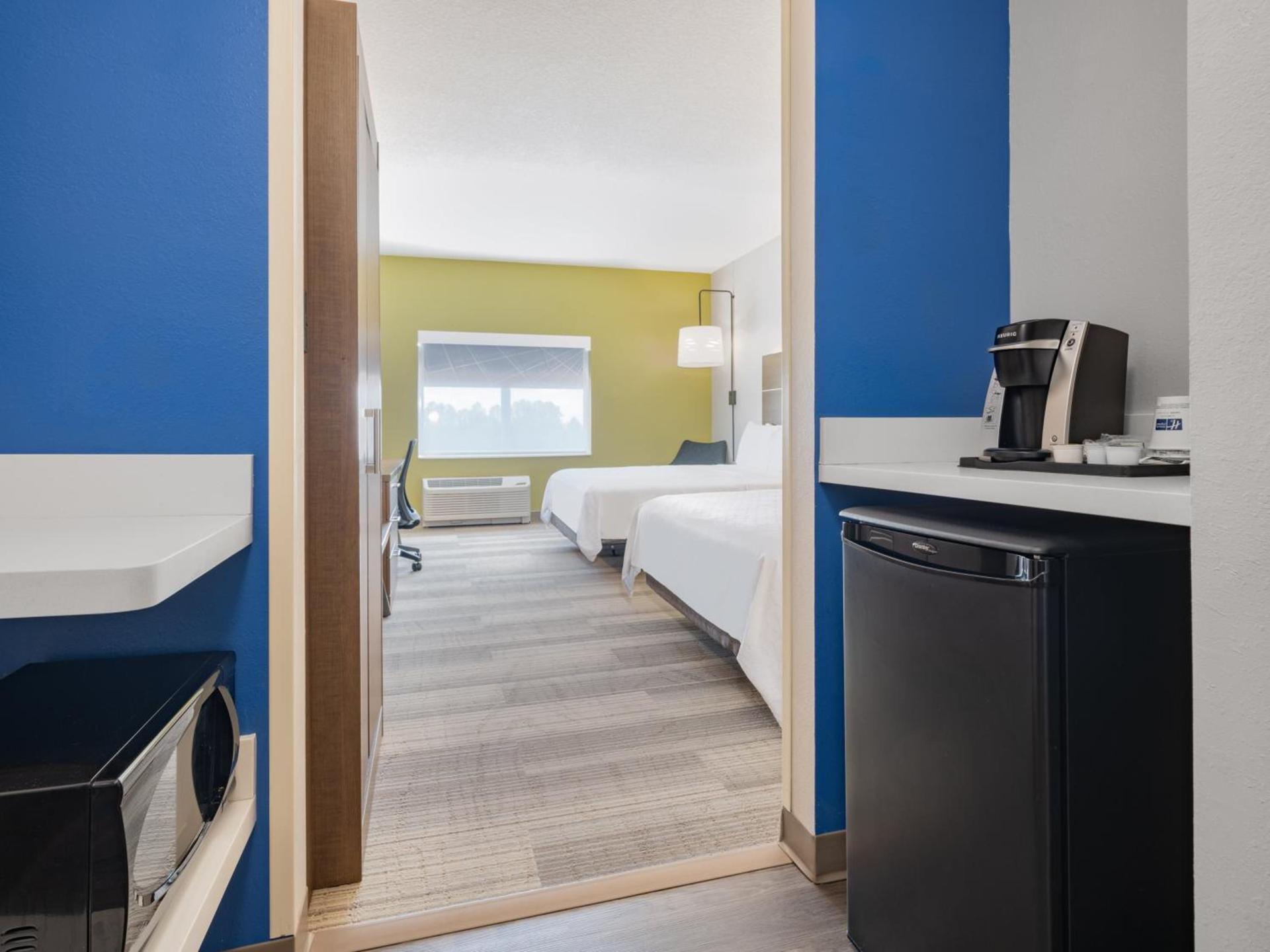 Holiday Inn Express & Suites - Ruskin by IHG photo 13