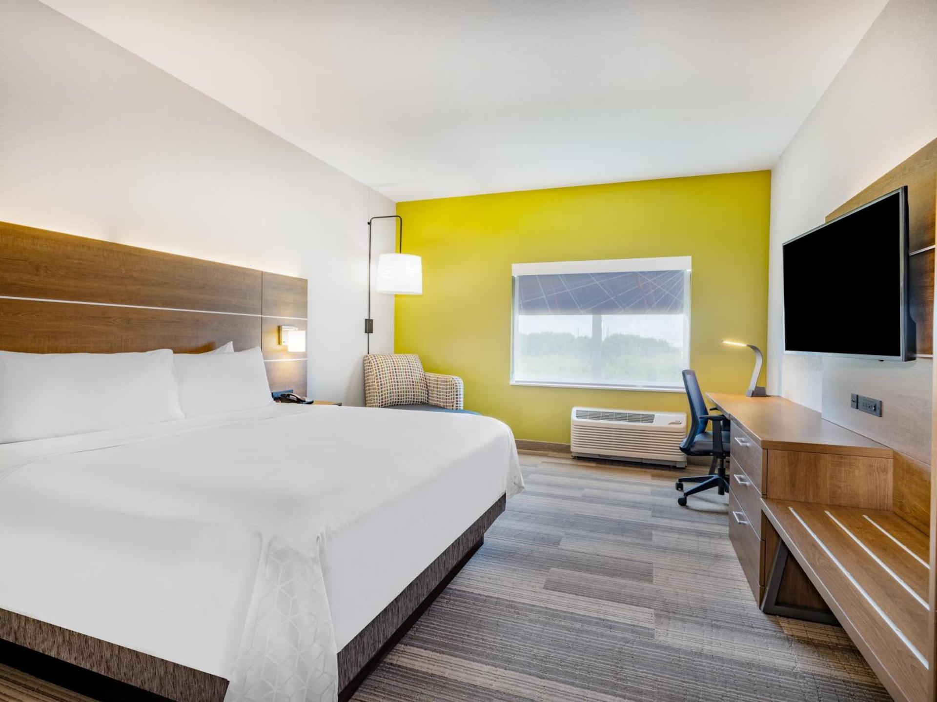 Holiday Inn Express & Suites - Ruskin by IHG photo 15