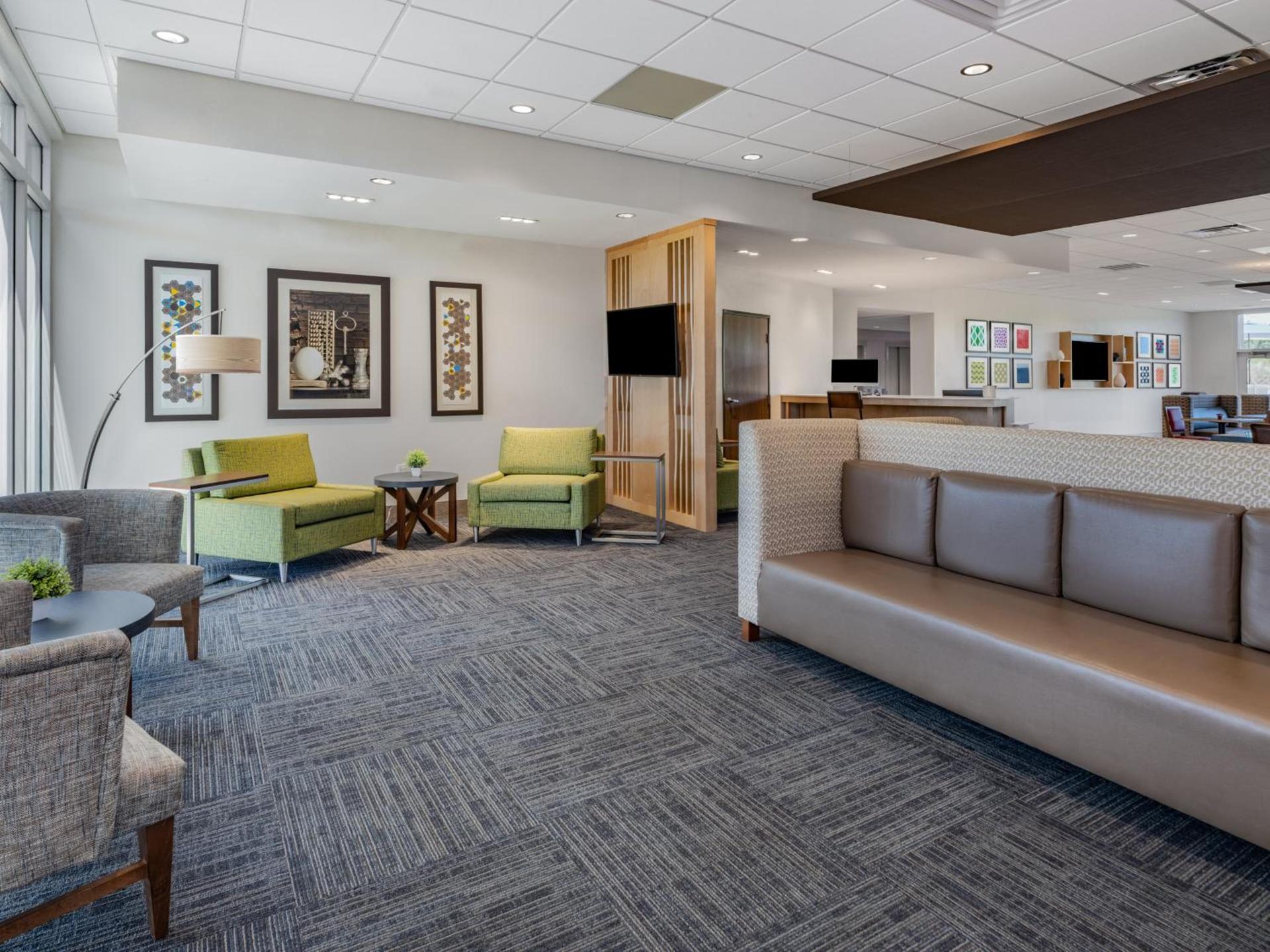Holiday Inn Express & Suites - Ruskin by IHG photo 17