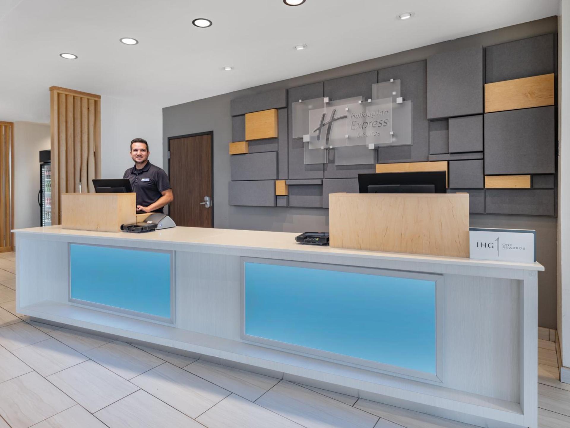 Holiday Inn Express & Suites - Ruskin by IHG photo 18