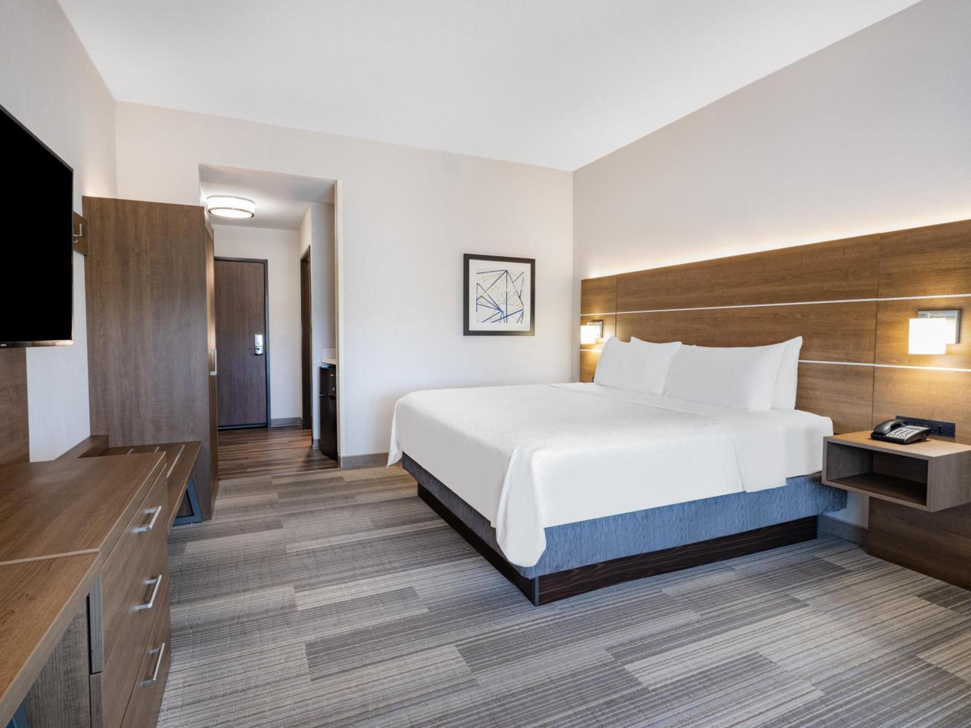 Holiday Inn Express & Suites - Ruskin by IHG photo 19