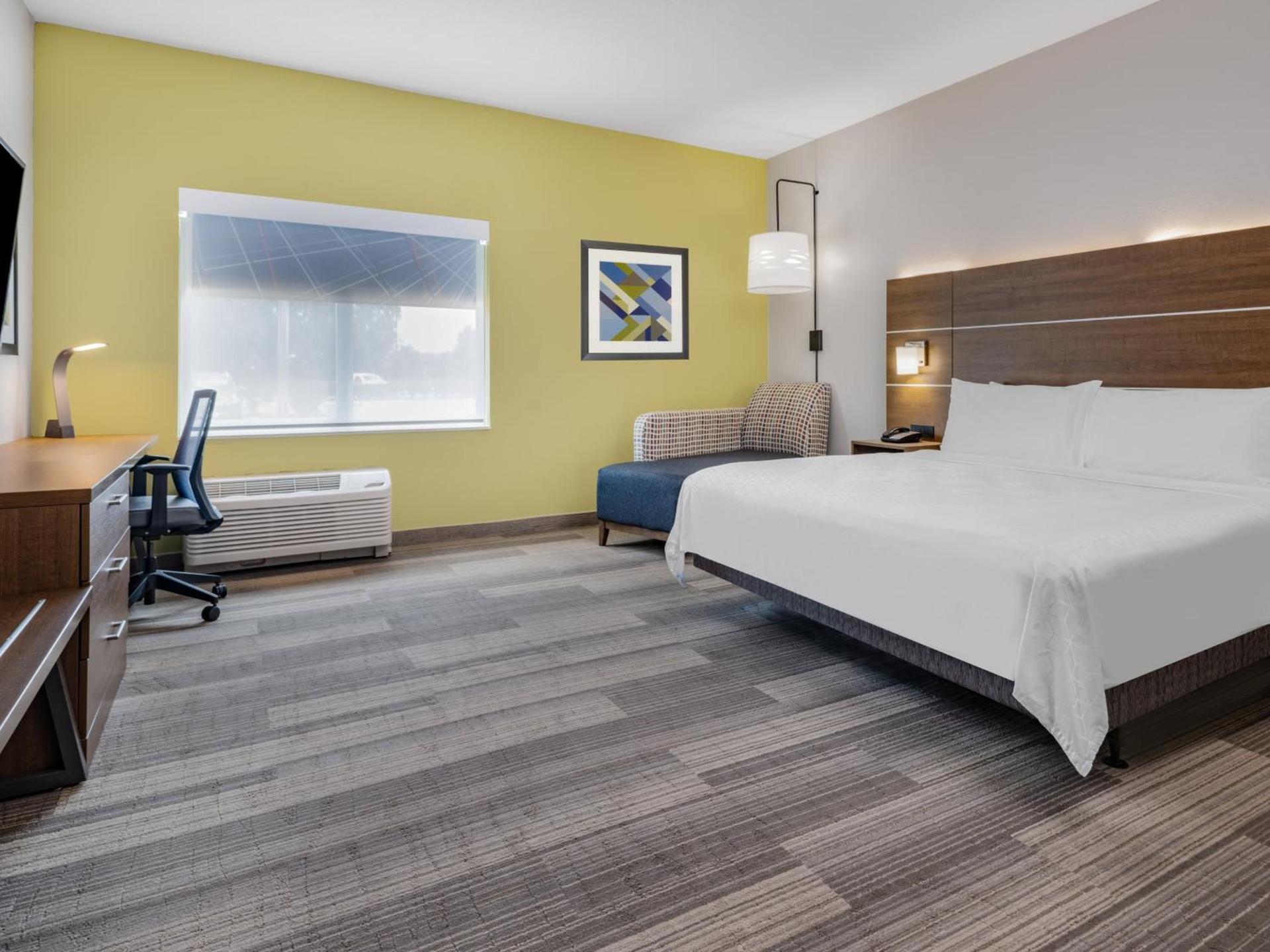 Holiday Inn Express & Suites - Ruskin by IHG photo 37