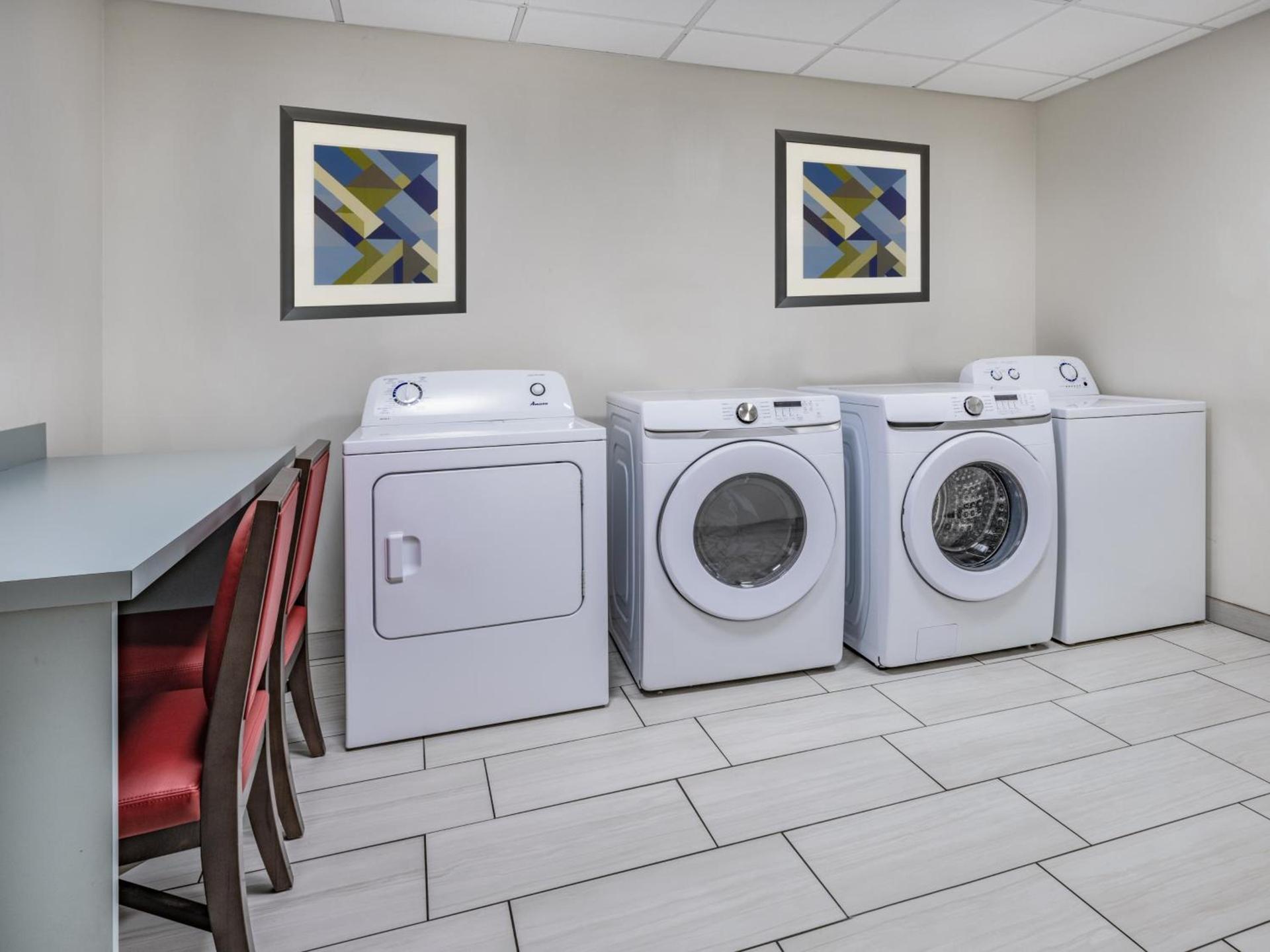 Holiday Inn Express & Suites - Ruskin by IHG photo 21