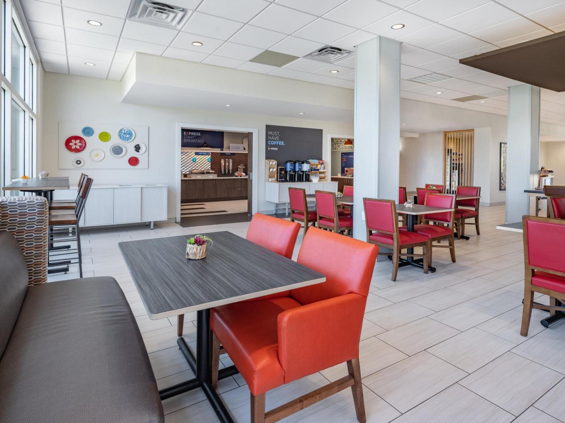 Holiday Inn Express & Suites - Ruskin by IHG photo 26