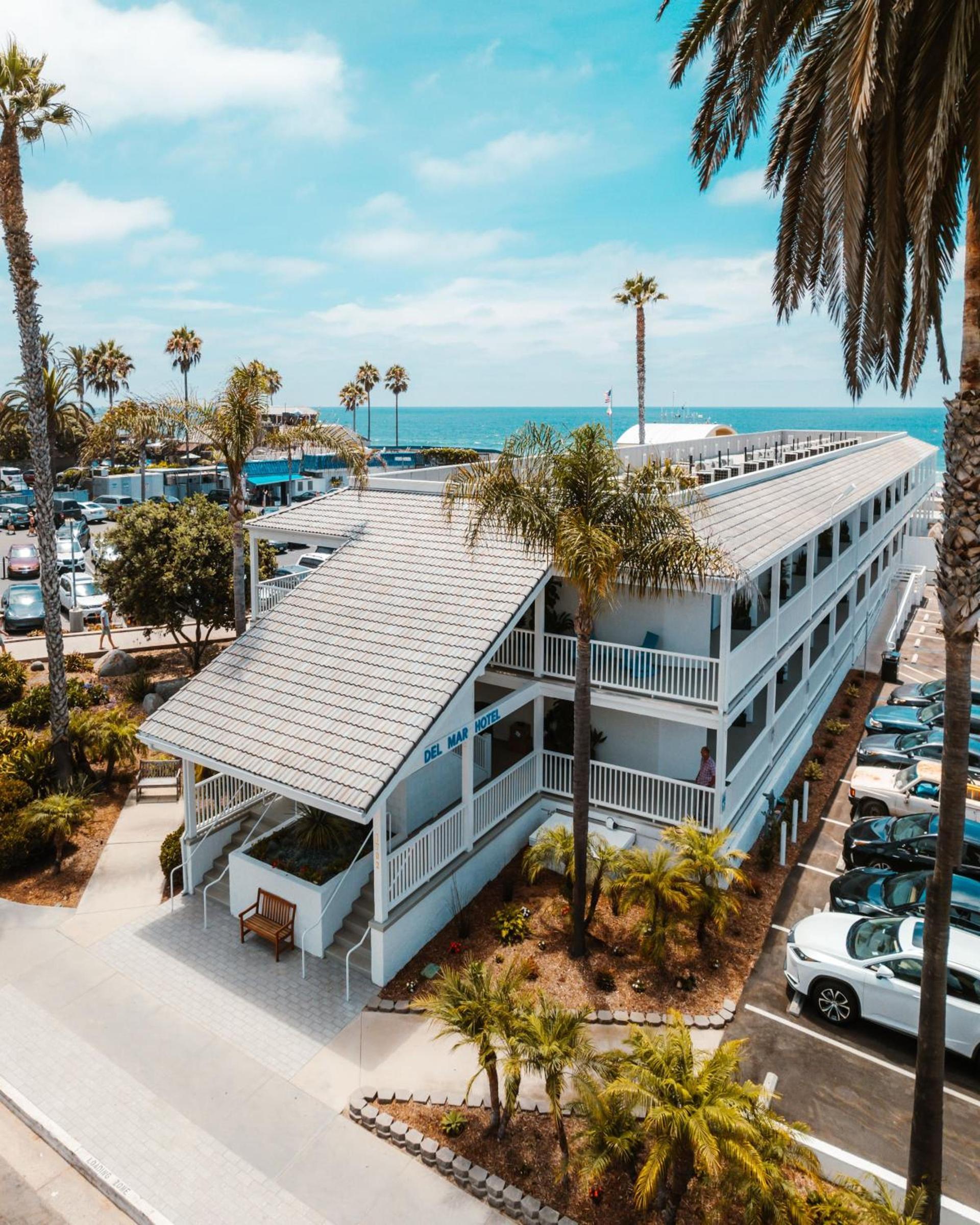 Del Mar Beach Hotel photo 2