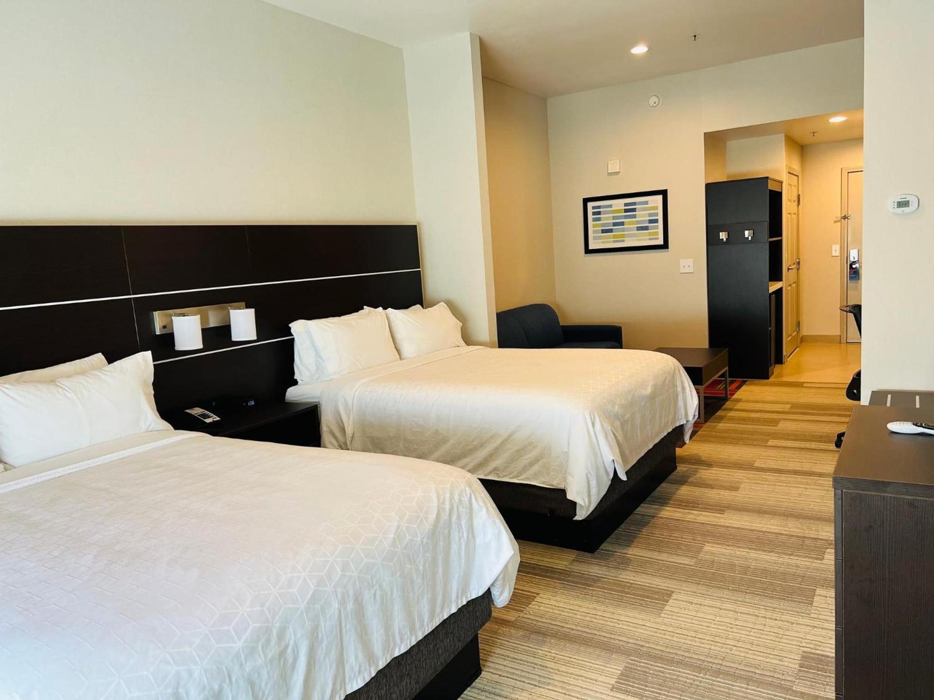 Holiday Inn Express & Suites Salinas by IHG photo 22