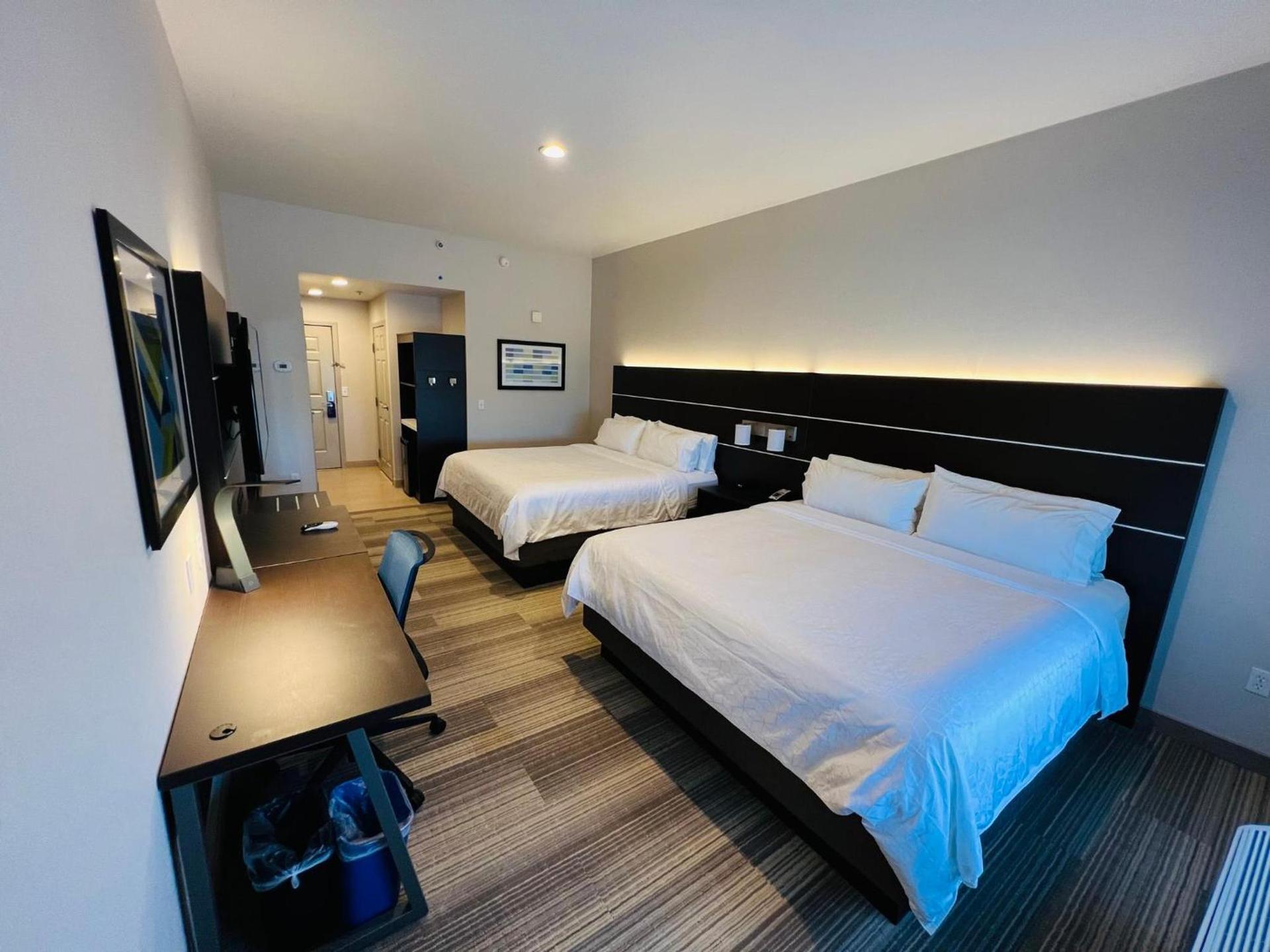 Holiday Inn Express & Suites Salinas by IHG photo 45
