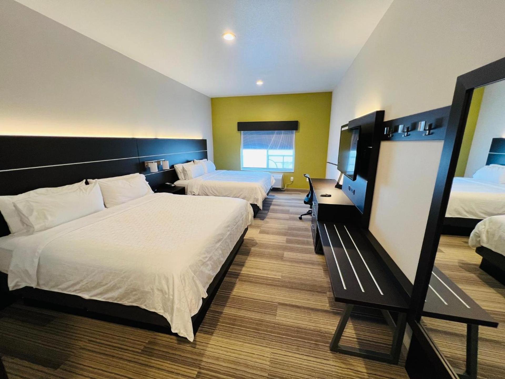 Holiday Inn Express & Suites Salinas by IHG photo 46