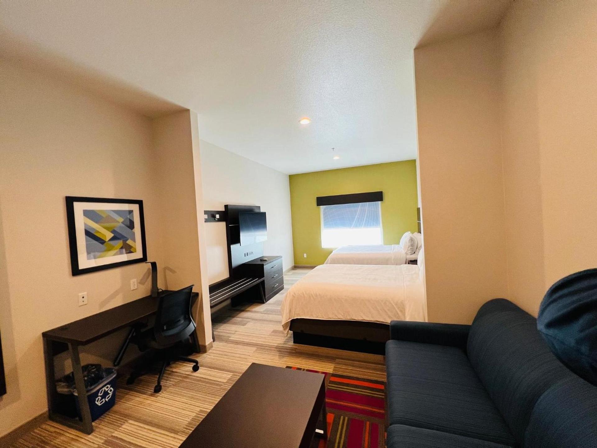 Holiday Inn Express & Suites Salinas by IHG photo 19