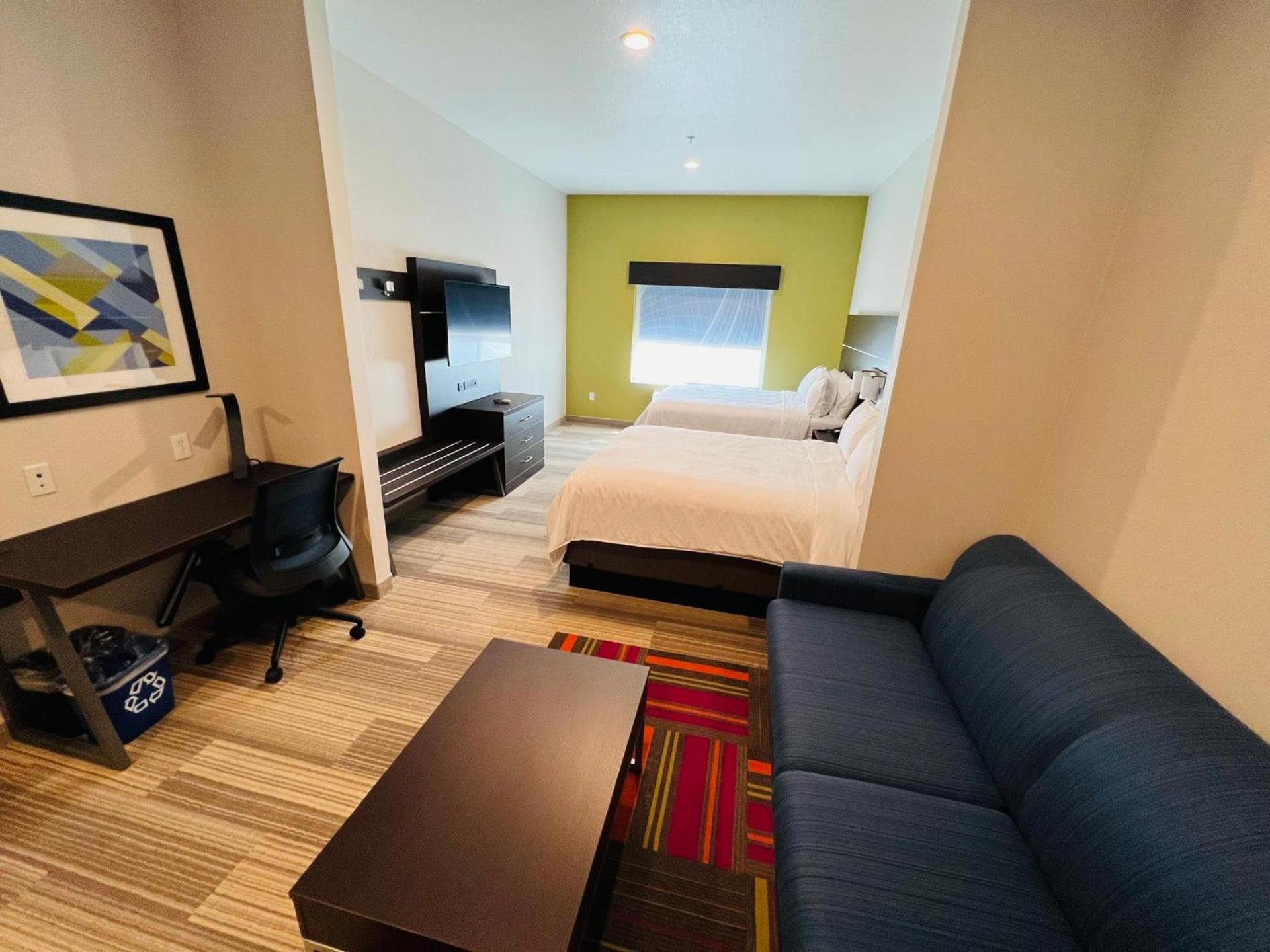 Holiday Inn Express & Suites Salinas by IHG photo 16