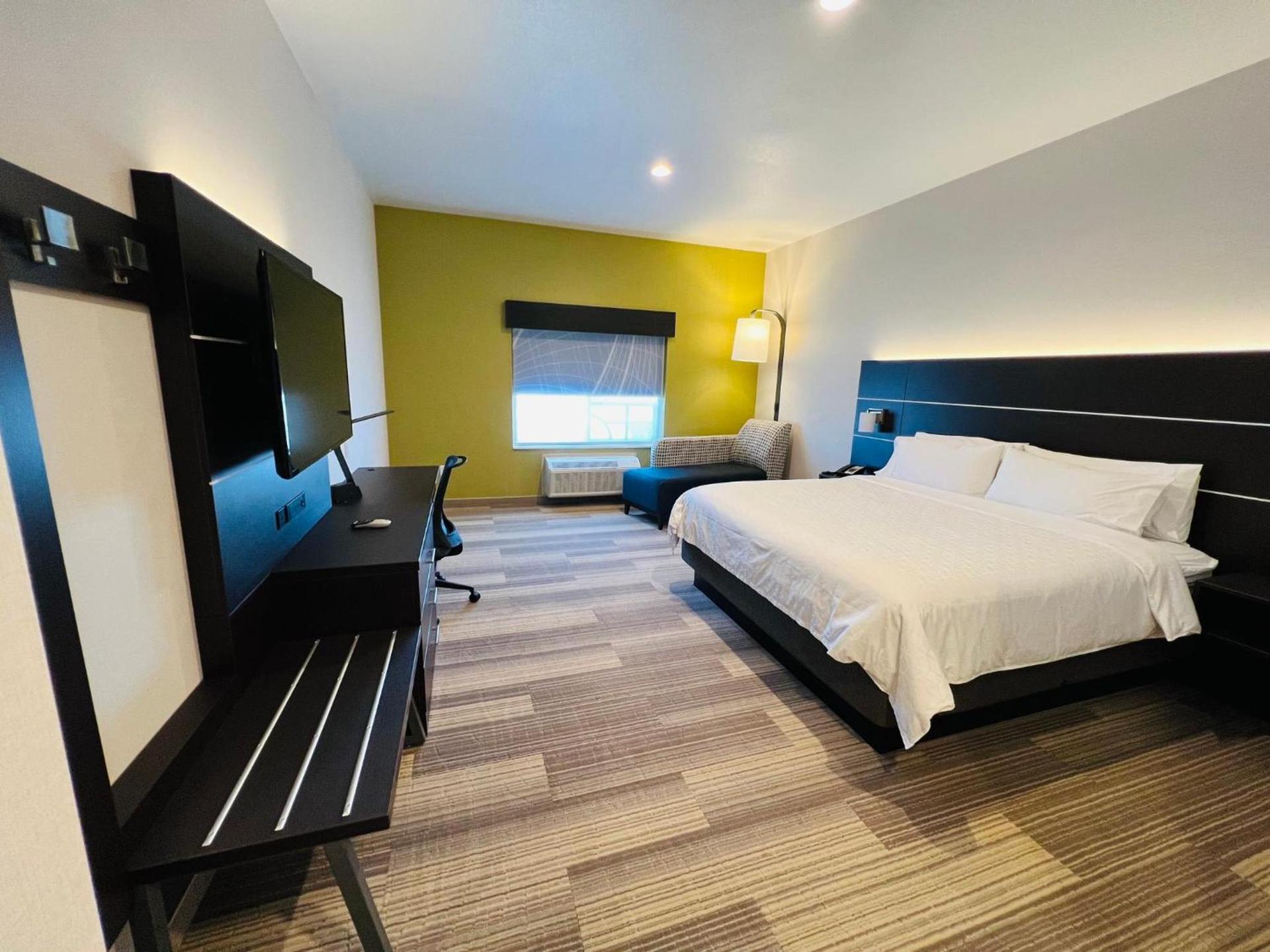 Holiday Inn Express & Suites Salinas by IHG photo 26