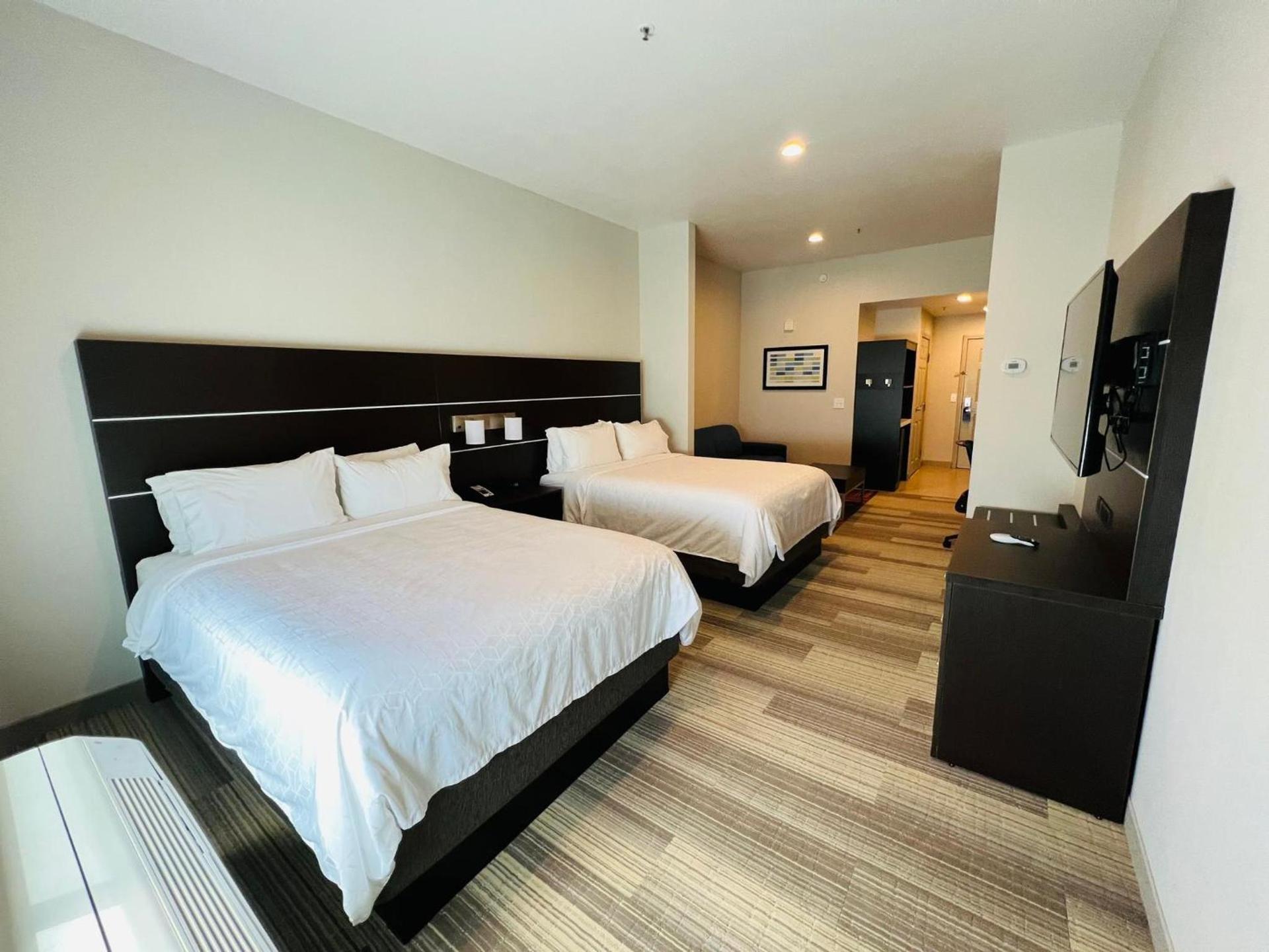 Holiday Inn Express & Suites Salinas by IHG photo 18