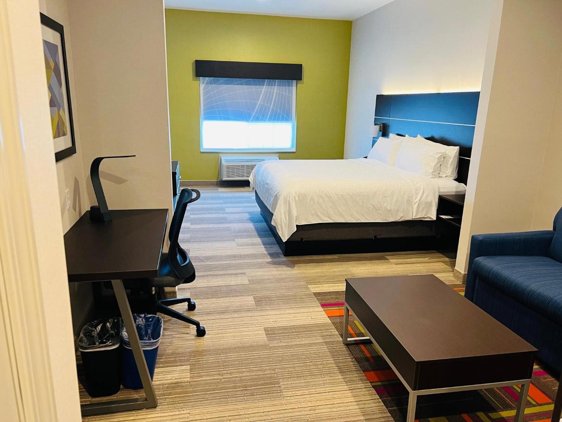 Holiday Inn Express & Suites Salinas by IHG photo 27