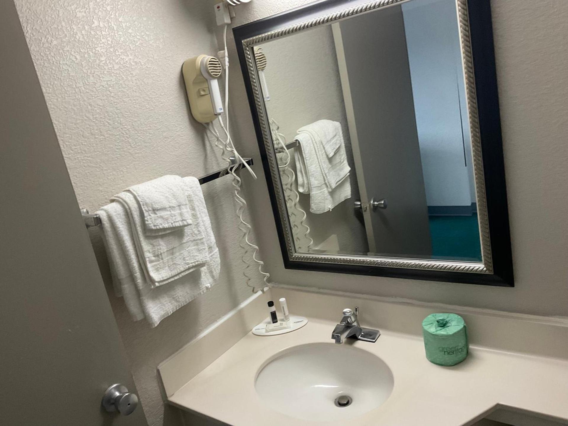 Days Inn by Wyndham Cambridge photo 30