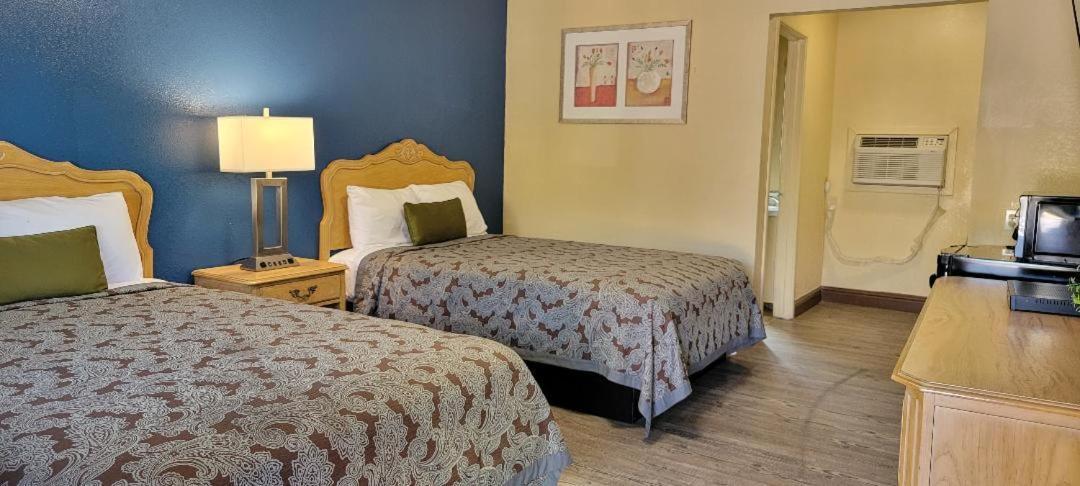 Lakeview Inn photo 41