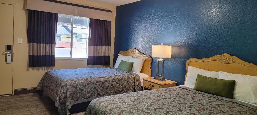 Lakeview Inn photo 37