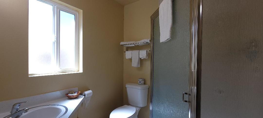 Lakeview Inn photo 46