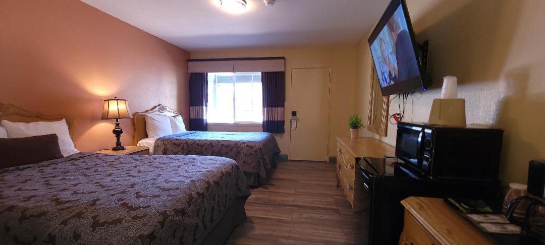 Lakeview Inn photo 49