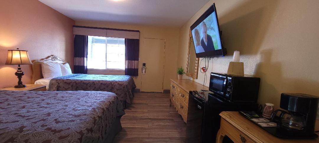 Lakeview Inn photo 48