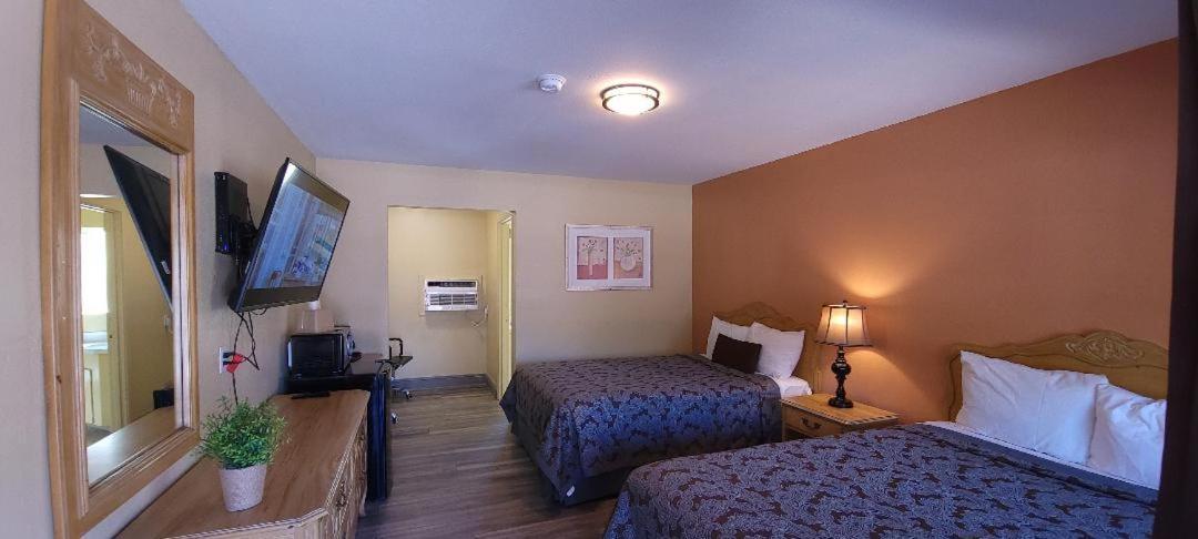 Lakeview Inn photo 45