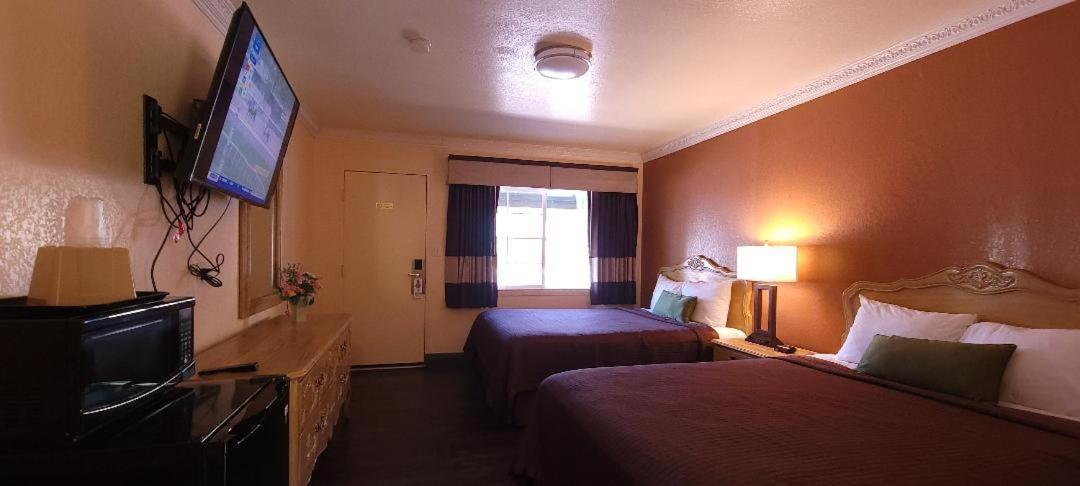 Lakeview Inn photo 64