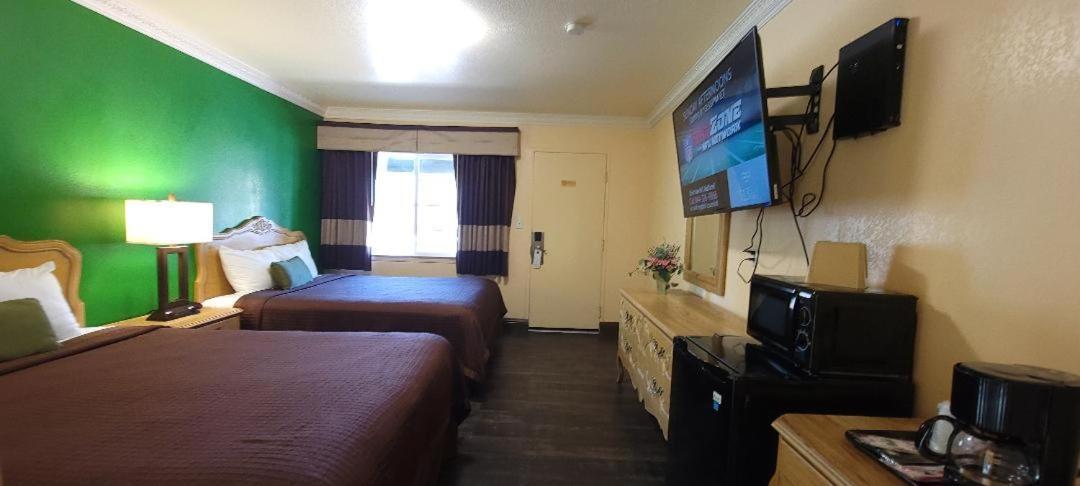 Lakeview Inn photo 68