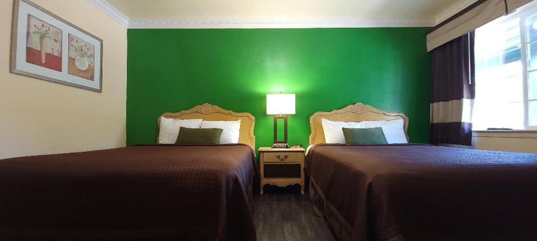 Lakeview Inn photo 71