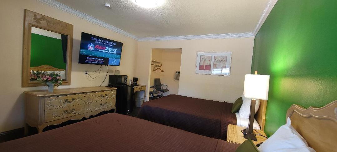 Lakeview Inn photo 73
