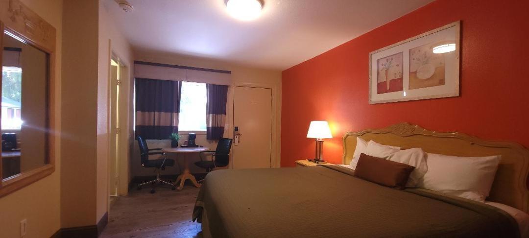 Lakeview Inn photo 78