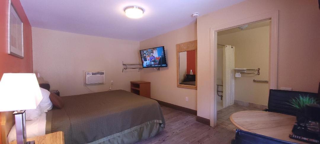 Lakeview Inn photo 81