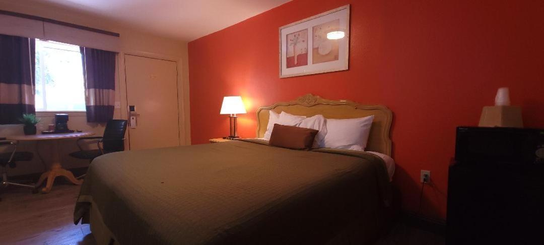 Lakeview Inn photo 79